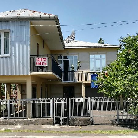 Guest House Of Givi Kobuleti Exterior foto